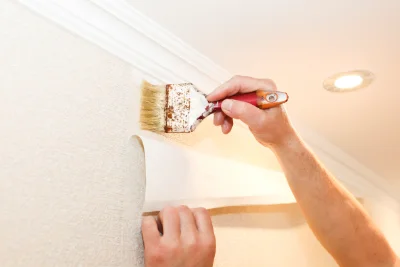 Pose de papier peint à la Baronnie — revêtements muraux et toiles de verre